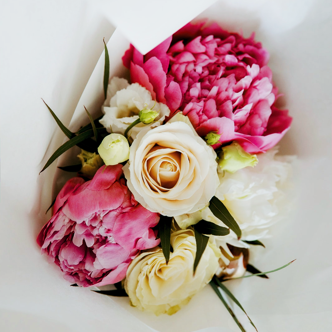 A bunch of white and pink roses